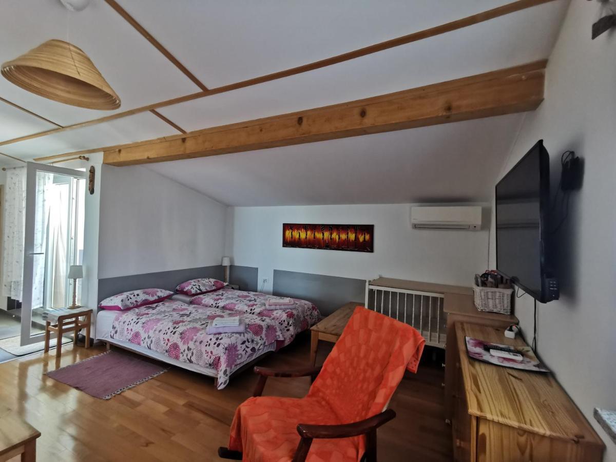 Anita Studio Apartment With Terrace ริเยกา ภายนอก รูปภาพ